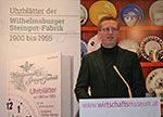 Rene Edenhofer, Autor, Buchprsentation Uhrbltter der Wilhelmsburger Steingut-Fabrik am 12. Dezember 2013